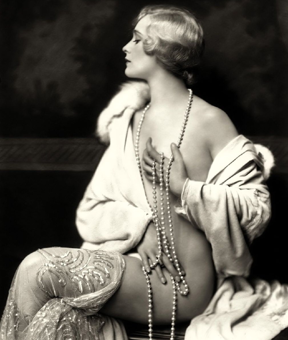 Alfred Cheney Johnston_1927_Ziegfeld Follies Girls_Muriel Finley (necklace).jpg